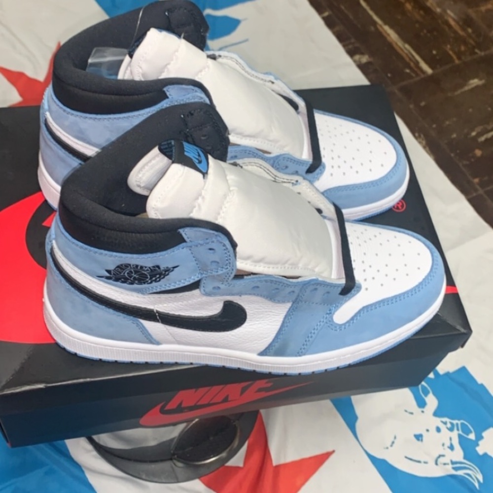 Jordan 1 Retro High White university blue black